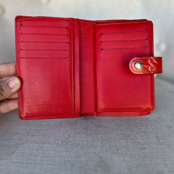 Louis Vuitton LV Red Vernis Kisslock Compact Wallet - Picture 4 of 7